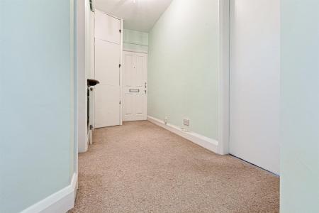 2 bedroom Apartment for sale in Knighton Park Road, Leicester