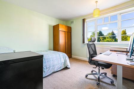 2 bedroom Apartment for sale in Knighton Park Road, Leicester