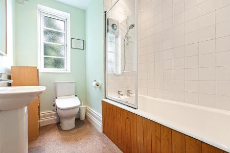 2 bedroom Apartment for sale in Knighton Park Road, Leicester