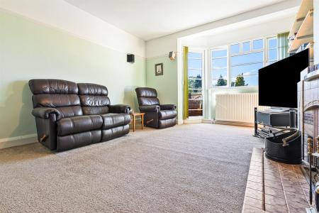 2 bedroom Apartment for sale in Knighton Park Road, Leicester