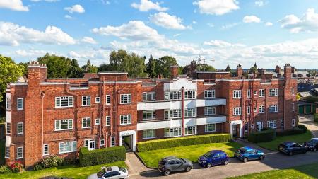 2 bedroom Apartment for sale in Knighton Park Road, Leicester