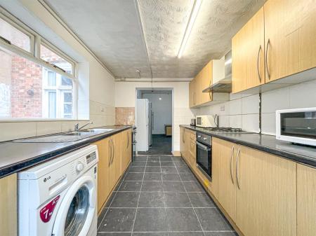 5 bedroom Terraced House for sale in Severn Street, Leicester