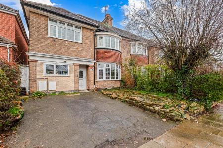4 bedroom Semi-detached house for sale in Kingsway Road, Leicester