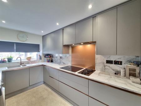 4 bedroom Semi-detached house for sale in Kingsway Road, Leicester