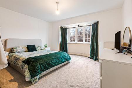 4 bedroom Semi-detached house for sale in Kingsway Road, Leicester