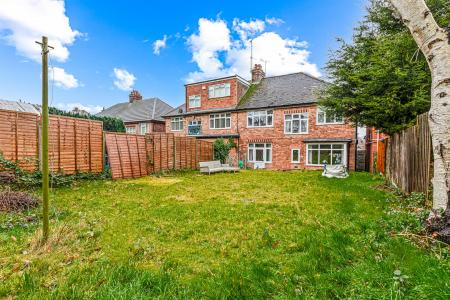 4 bedroom Semi-detached house for sale in Kingsway Road, Leicester