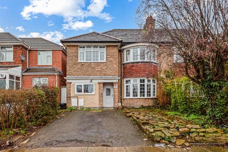 4 bedroom Semi-detached house for sale in Kingsway Road, Leicester