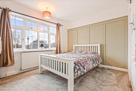 4 bedroom Semi-detached house for sale in Kingsway Road, Leicester