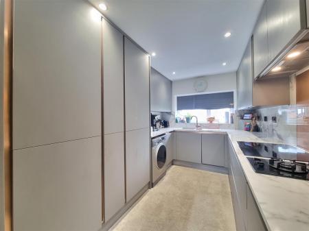 4 bedroom Semi-detached house for sale in Kingsway Road, Leicester