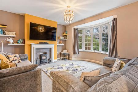 4 bedroom Semi-detached house for sale in Kingsway Road, Leicester