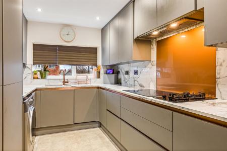 4 bedroom Semi-detached house for sale in Kingsway Road, Leicester