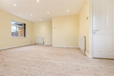 4 bedroom Semi-detached house for sale in Breedon Avenue, Wigston