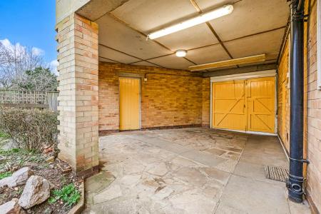 4 bedroom Semi-detached house for sale in Breedon Avenue, Wigston