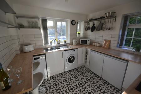 2 bedroom Property to let in Cedars Court, Leicester