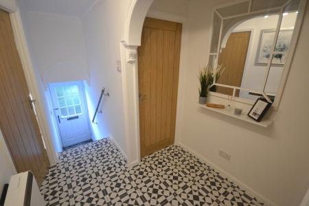 2 bedroom Property to let in Cedars Court, Leicester