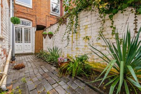 3 bedroom Terraced House for sale in Harrow Road, Leicester