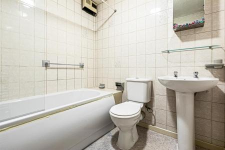 2 bedroom Apartment for sale in The Lawns, Stoneygate Road, Leicester