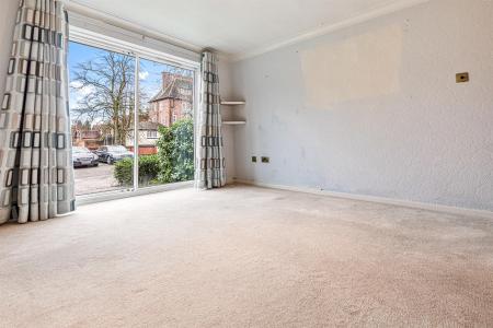 2 bedroom Apartment for sale in The Lawns, Stoneygate Road, Leicester