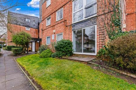 2 bedroom Apartment for sale in The Lawns, Stoneygate Road, Leicester