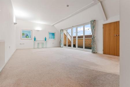 2 bedroom Apartment for sale in Hermitage Court, Honeywell Close, Oadby, Leicester