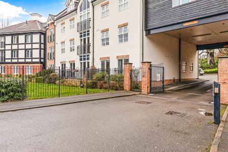 2 bedroom Apartment for sale in Hermitage Court, Honeywell Close, Oadby, Leicester