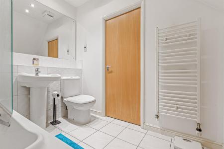 2 bedroom Apartment for sale in Hermitage Court, Honeywell Close, Oadby, Leicester