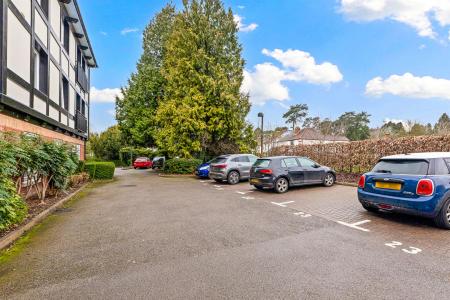 2 bedroom Apartment for sale in Hermitage Court, Honeywell Close, Oadby, Leicester