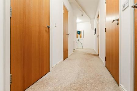 2 bedroom Apartment for sale in Hermitage Court, Honeywell Close, Oadby, Leicester