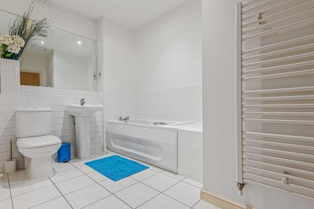 2 bedroom Apartment for sale in Hermitage Court, Honeywell Close, Oadby, Leicester