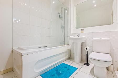 2 bedroom Apartment for sale in Hermitage Court, Honeywell Close, Oadby, Leicester