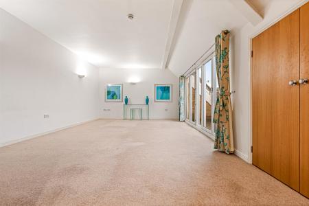 2 bedroom Apartment for sale in Hermitage Court, Honeywell Close, Oadby, Leicester