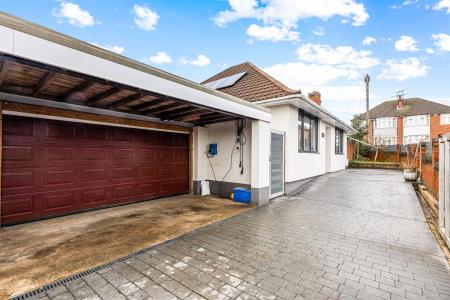 3 bedroom Bungalow for sale in Winders Way, Aylestone, Leicester