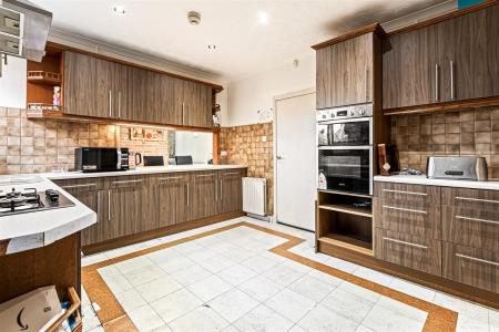 3 bedroom Detached bungalow for sale in Moreland Avenue, Leicester