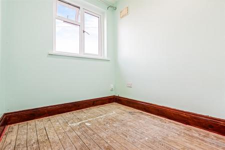 5 bedroom Semi-detached house for sale in Northdene Road, Leicester