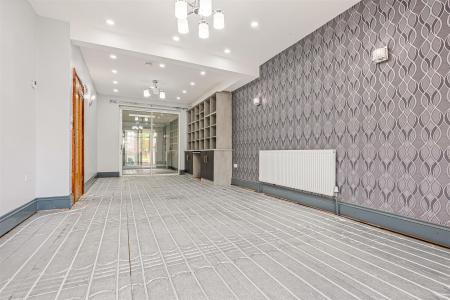 5 bedroom Semi-detached house for sale in Northdene Road, Leicester