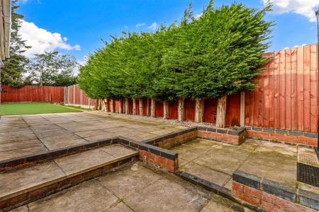 5 bedroom Semi-detached house for sale in Northdene Road, Leicester