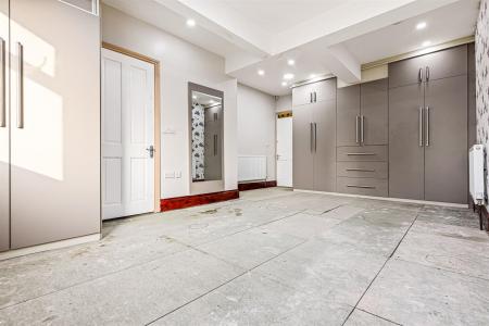 5 bedroom Semi-detached house for sale in Northdene Road, Leicester