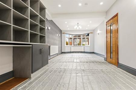 5 bedroom Semi-detached house for sale in Northdene Road, Leicester