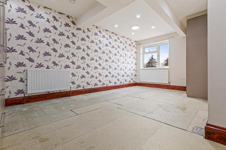 5 bedroom Semi-detached house for sale in Northdene Road, Leicester