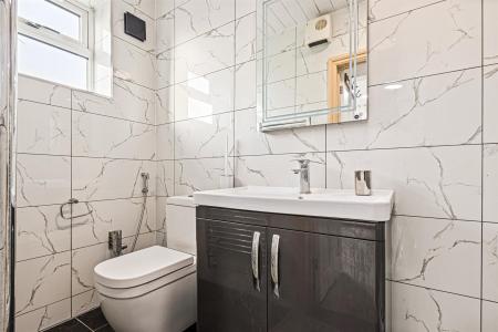 5 bedroom Semi-detached house for sale in Northdene Road, Leicester