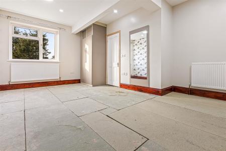 5 bedroom Semi-detached house for sale in Northdene Road, Leicester