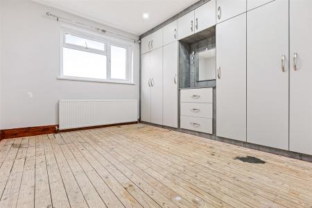 5 bedroom Semi-detached house for sale in Northdene Road, Leicester