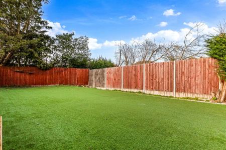 5 bedroom Semi-detached house for sale in Northdene Road, Leicester