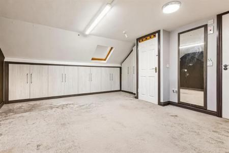 5 bedroom Semi-detached house for sale in Northdene Road, Leicester