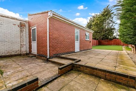 5 bedroom Semi-detached house for sale in Northdene Road, Leicester