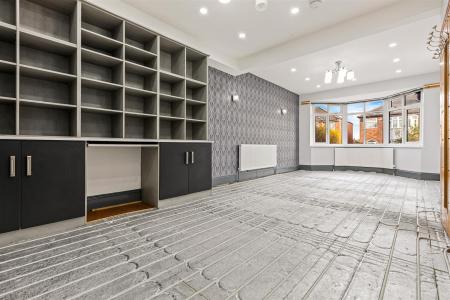 5 bedroom Semi-detached house for sale in Northdene Road, Leicester