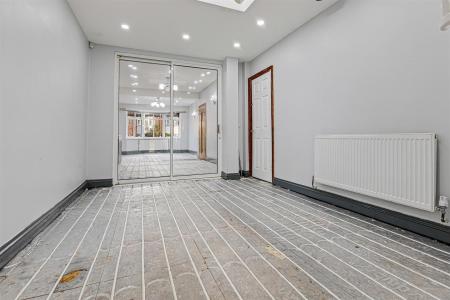 5 bedroom Semi-detached house for sale in Northdene Road, Leicester