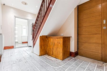 5 bedroom Semi-detached house for sale in Northdene Road, Leicester