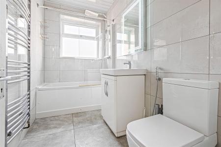 5 bedroom Semi-detached house for sale in Northdene Road, Leicester