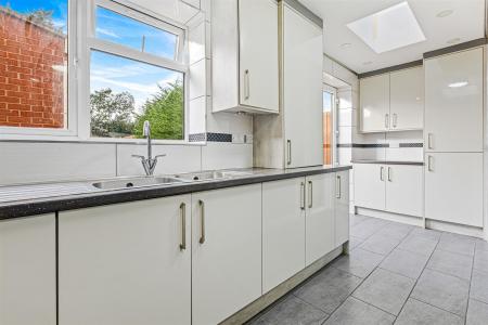 5 bedroom Semi-detached house for sale in Northdene Road, Leicester